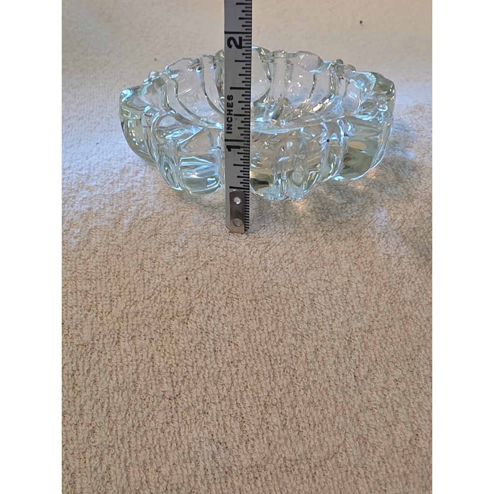 Vtg Scalloped Pressed Glass Flower Ashtray MCM EUC - Picture 4 of 4